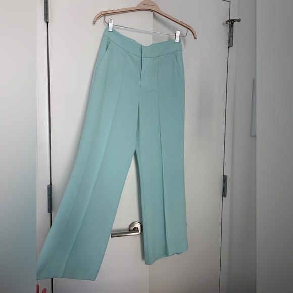 Alice + Olivia Dylan Wide Leg Pants - Light Blue (Julep) - Size 6 - Picture 6 of 11